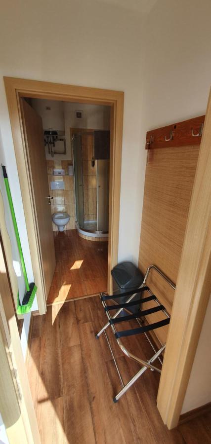 Penzion Amfik Bukovina Popovice  エクステリア 写真