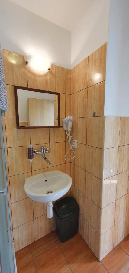 Penzion Amfik Bukovina Popovice  エクステリア 写真