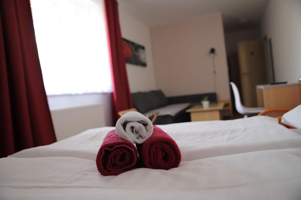 Penzion Amfik Bukovina Popovice  エクステリア 写真