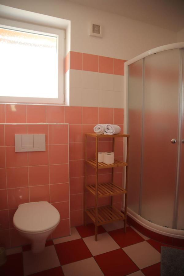 Penzion Amfik Bukovina Popovice  エクステリア 写真