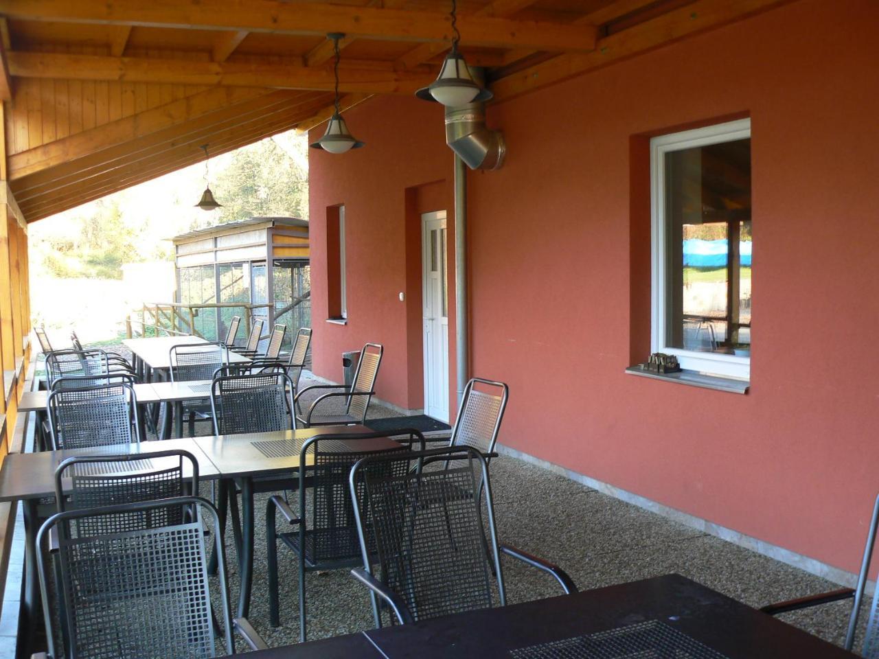Penzion Amfik Bukovina Popovice  エクステリア 写真